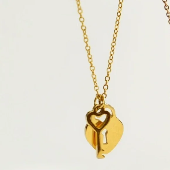 Heart Lock Dainty Necklace | Gold Plated Stainless Steel - Picture 4 of 4